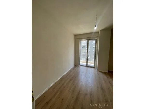 Tirane, shes apartament 3+1 Kati 6, 125 m² 400.000 € (komuna e Parisit)