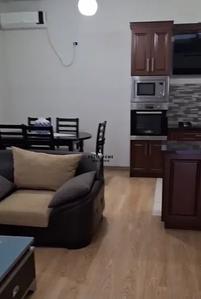 Tirane, jepet me qera apartament 2+1 Kati 3, 145 m² 500 € (CASA ITALIA)