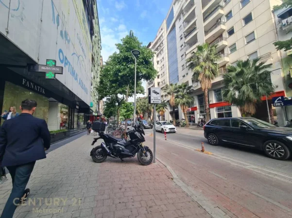 Tirane, shes ambjent biznesi Kati 1, 44 m² 350.000 € (ish bllok)