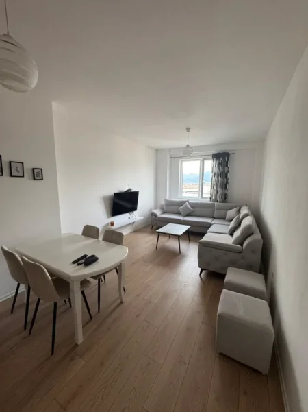 Tirane, jepet me qera apartament 2+1+Ballkon Kati 9, 72 m² 500 € (Yzberisht)