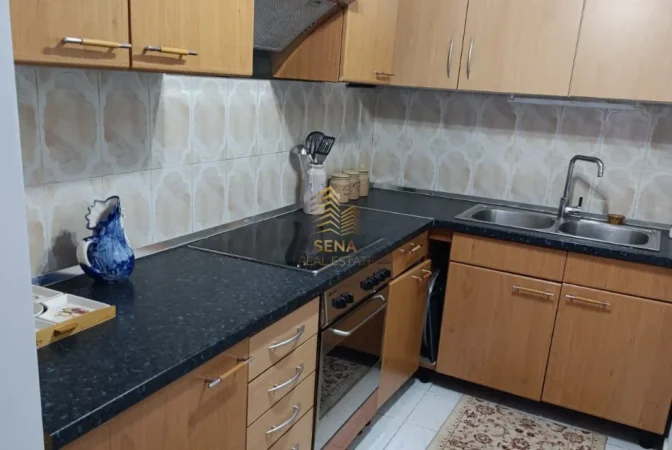 Tirane, jepet me qera apartament 2+1 Kati 1, 75 m² 400 € (Kombinat)