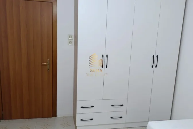 Tirane, jepet me qera apartament 2+1 Kati 1, 75 m² 400 € (Kombinat)