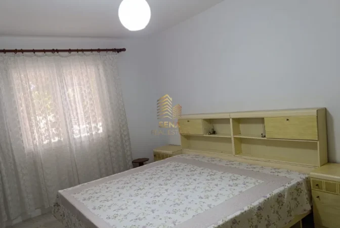 Tirane, jepet me qera apartament 2+1 Kati 1, 75 m² 400 € (Kombinat)