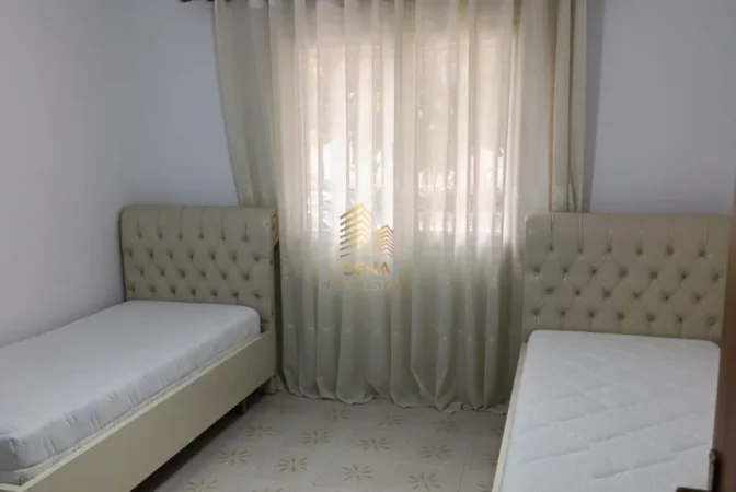 Tirane, jepet me qera apartament 2+1 Kati 1, 75 m² 400 € (Kombinat)
