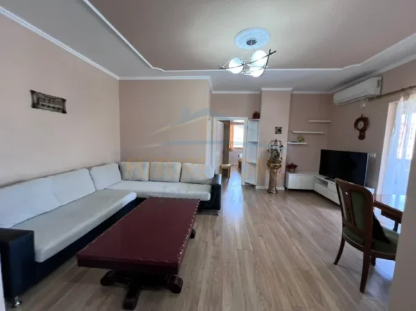 Tirane, jepet me qera apartament 2+1, Kati 5, 102 m² 525 € (Xhamllik)
