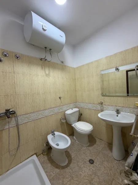 Tirane, jepet me qera apartament 1+1 Kati 5, 70 m² 450 € (Ambasada Amerikane)