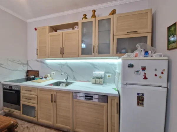 Tirane, jepet me qera apartament 2+1 Kati 6, 84 m² 820 € (Rruga e Kavajes)