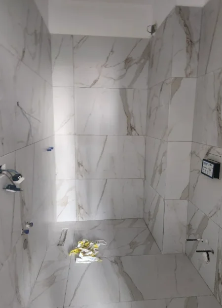 Tirane, shitet 2+1 , 117 m² 128.843 € (stacioni trenit)