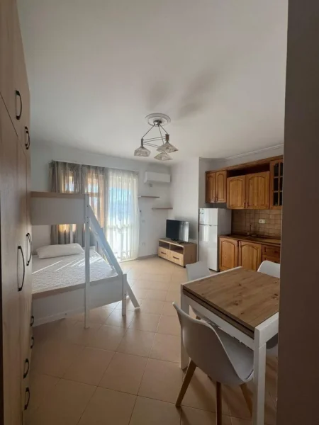 Tirane, jepet me qera apartament 1+1 Kati 3, 40 m² 400 € (Brryli)