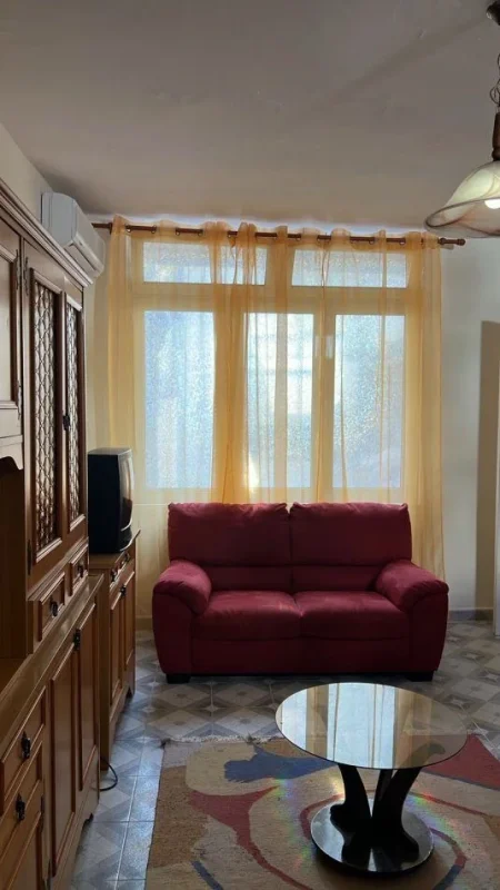 Tirane, jepet me qera apartament 1+1 Kati 6, 55 m² 420 € (Rruga Myslym Shyri)