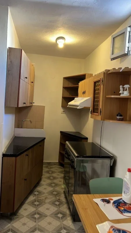 Tirane, jepet me qera apartament 1+1 Kati 6, 55 m² 420 € (Rruga Myslym Shyri)