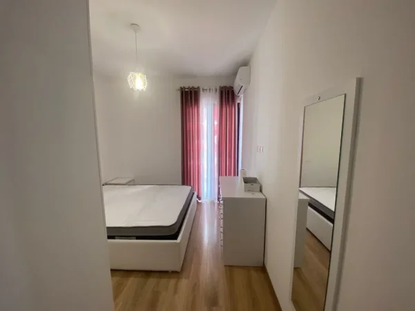 Tirane, jepet me qera apartament 2+1 Kati 5, 120 m² 700 € (spitali qsut)