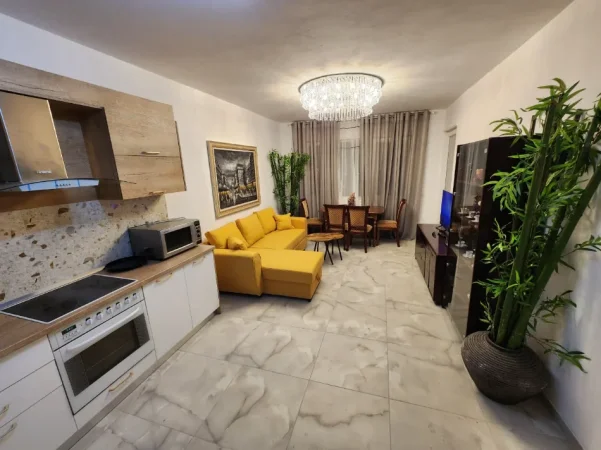 Tirane, jepet me qera apartament 2+1 Kati 7, 90 m² 470 € (univers city)
