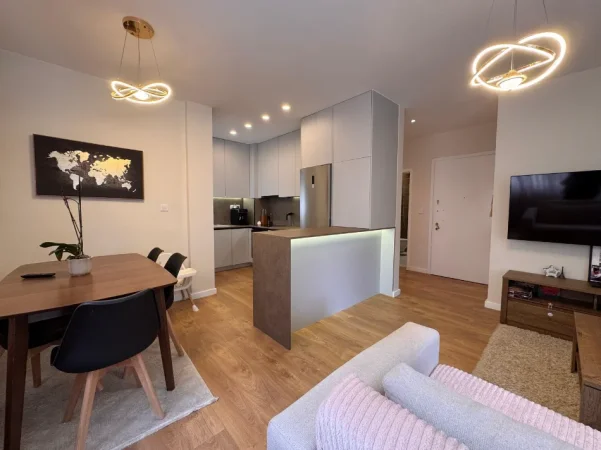 Tirane, shitet apartament , 105 m² 240.000 € (liqeni thate)