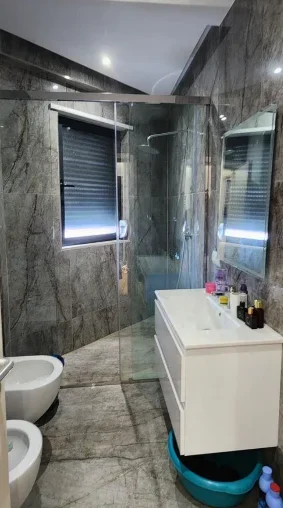 Tirane, shitet apartament 2+1+Ballkon Kati 3, 116 m² 350.000 € (Rruga e Durrësit)