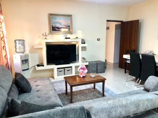 Tirane, jepet me qera apartament 2+1+Ballkon Kati 2, 86 m² 550 € 