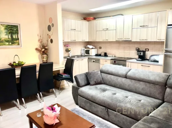Tirane, jepet me qera apartament 2+1+Ballkon Kati 2, 86 m² 550 € 