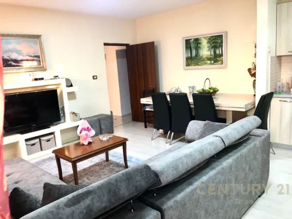 Tirane, jepet me qera apartament 2+1+Ballkon Kati 2, 86 m² 550 € 