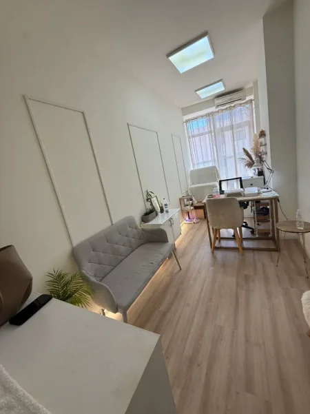 Tirane, jepet me qera ambjent biznesi Kati 1, 55 m² , 35.000LEKE (BLLOKU, PRANE FAKULTETIT TE DREJTESISE)