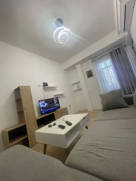 Tirane, jepet me qera apartament 2+1 Kati 2, 400 € 