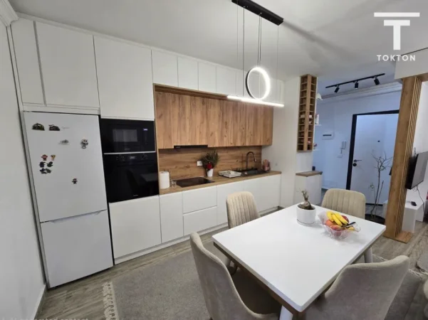 Tirane, shitet apartament 1+1 Kati 6, 67 m² 140.000 € (rruga Kavajes)