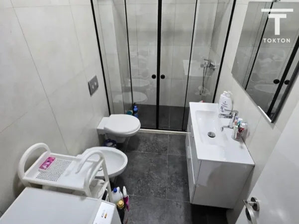 Tirane, shitet apartament 1+1 Kati 6, 67 m² 140.000 € (rruga Kavajes)