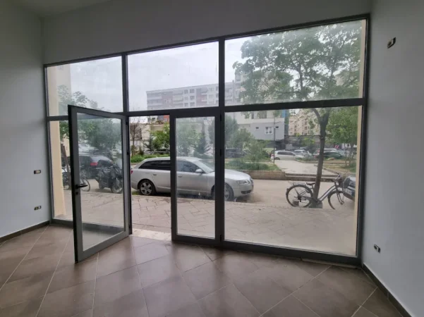jepet me qera ambjent biznesi , 52 m² , 40.000 LEKE ,ASTIR, RRUGA SOKRAT MIHO, KATI 0
