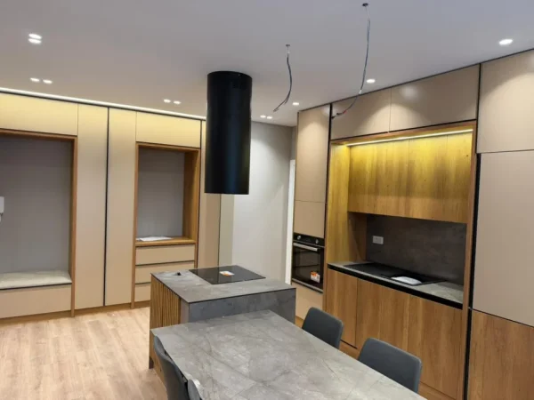 Tirane, jepet me qera apartament 1+1 , 800 € 