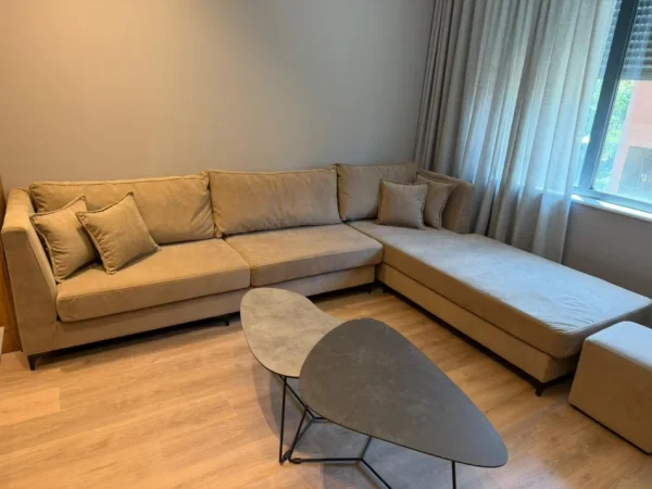 Tirane, jepet me qera apartament 1+1 , 800 € 