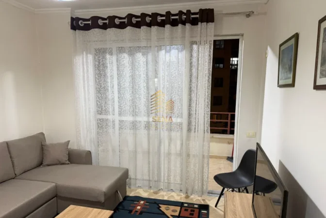 Tirane, jepet me qera apartament 1+1+Ballkon Kati 5, 60 m² 400 € (Yzberisht)