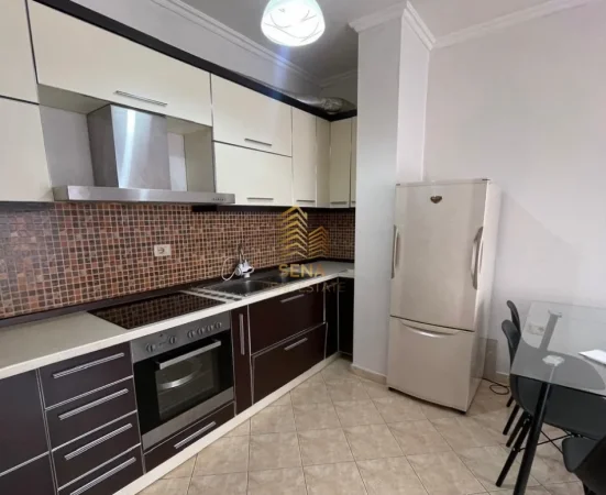 Tirane, jepet me qera apartament 1+1+Ballkon Kati 5, 60 m² 400 € (Yzberisht)
