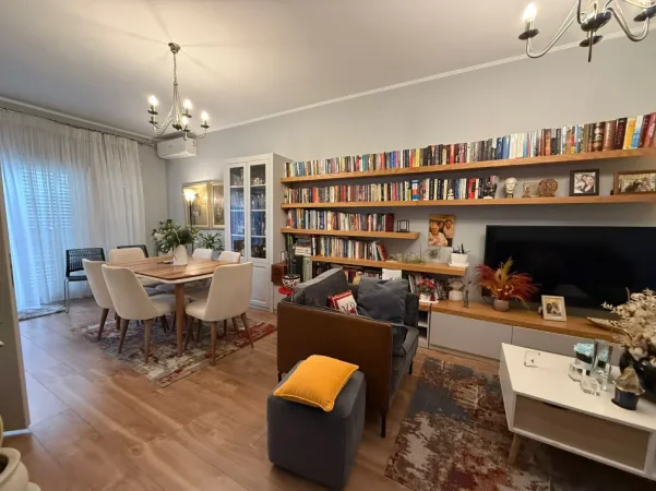 Tirane, shitet apartament 2+1 , 100 m² 300.000 € (Sheshi Willson)