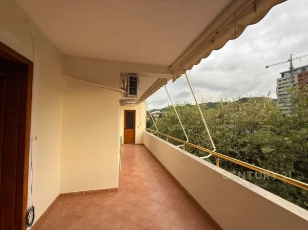 Tirane, jepet me qera apartament Kati 2, 550 € 