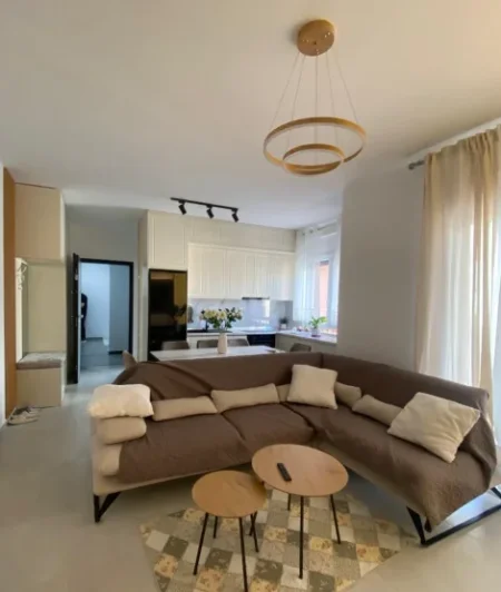 Tirane, jepet me qera apartament 2+1+Ballkon Kati 6, 98 m² 1.000 € (Pazari i Ri)