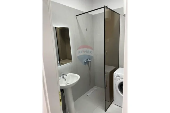 Tirane, jepet me qera apartament 1+1+Ballkon Kati 5, 450 € (Urban Gate Residence)