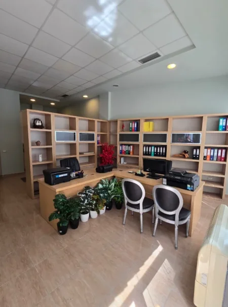 Tirane, shitet dyqan Kati 0, 47 m² 215.000 € (AIR ALBANIA)
