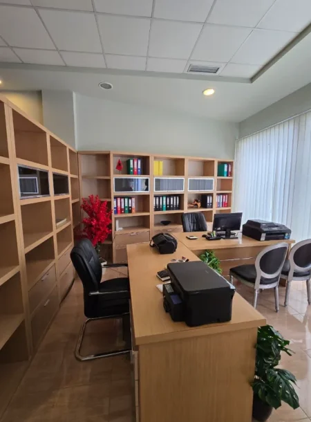 Tirane, shitet dyqan Kati 0, 47 m² 215.000 € (AIR ALBANIA)