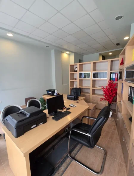 Tirane, shitet dyqan Kati 0, 47 m² 215.000 € (AIR ALBANIA)