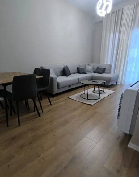 Tirane, jepet me qera apartament 1+1 Kati 6, 72 m² 600 € (LAPRAKE)