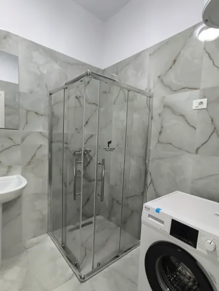 Tirane, jepet me qera apartament 1+1 Kati 6, 72 m² 600 € (LAPRAKE)
