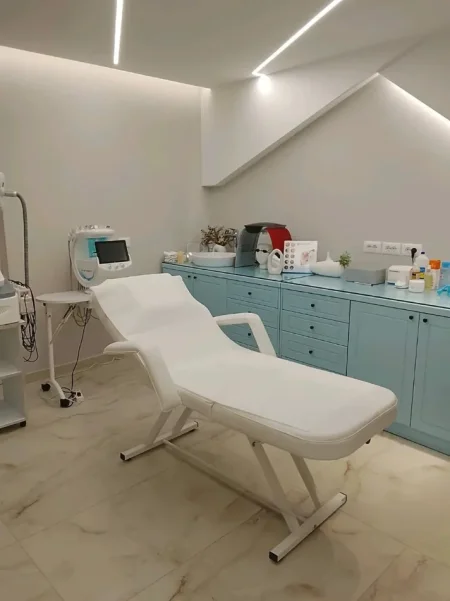 Tirane, jepet me qera ambjent biznesi , 70 m² 1.900 € (RRUGA E FORTUZI)
