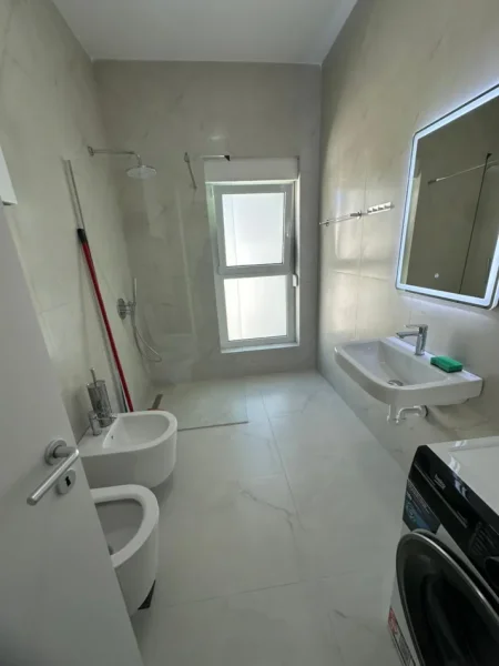 Tirane, jepet me qera apartament 1+1 Kati 7, 450 € 
