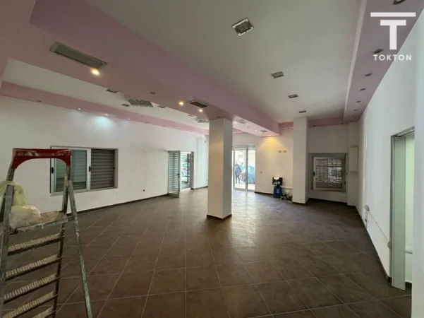 Tirane, shitet ambjent biznesi Kati 0, 74 m² 250.000 € (Willson)