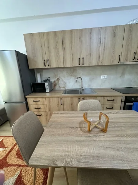 Tirane, jepet me qera apartament 1+1 Kati 3, 400 € 