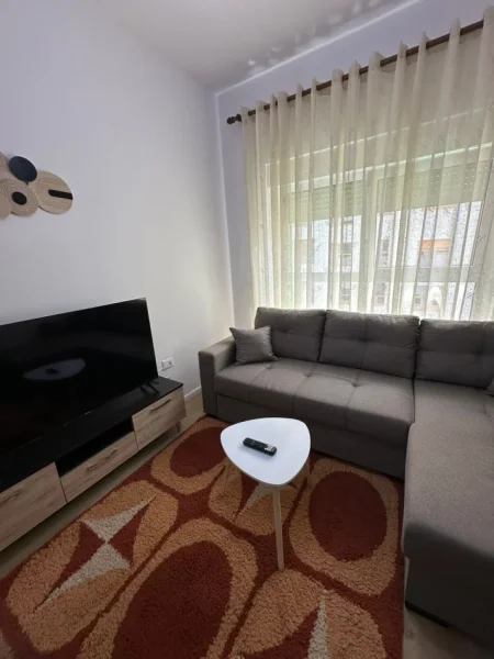 Tirane, jepet me qera apartament 1+1 Kati 3, 400 € 