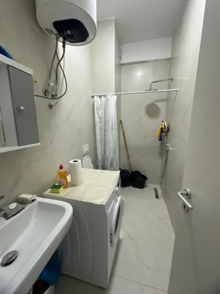 Tirane, jepet me qera apartament 1+1 Kati 3, 400 € 