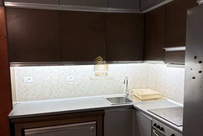 Tirane, jepet me qera apartament 2+1+Ballkon Kati 4, 60 m² 600 € (Brryli)
