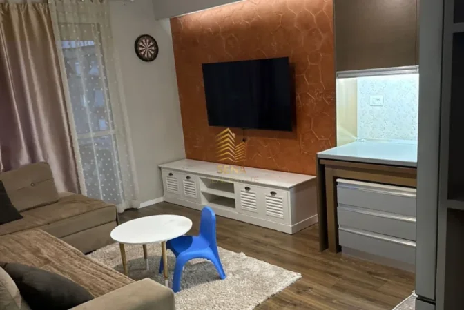 Tirane, jepet me qera apartament 2+1+Ballkon Kati 4, 60 m² 600 € (Brryli)
