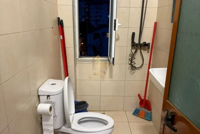 Tirane, jepet me qera apartament 2+1+Ballkon Kati 4, 60 m² 600 € (Brryli)
