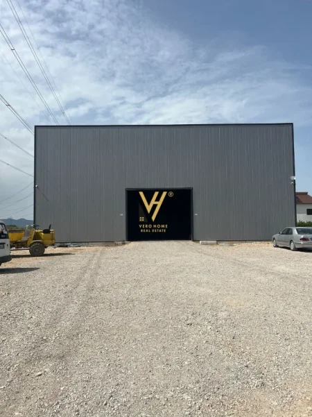 Tirane, jepet me qera magazine Kati 0, 900 m² 2.100 € (VALIAS, KAMEZ)